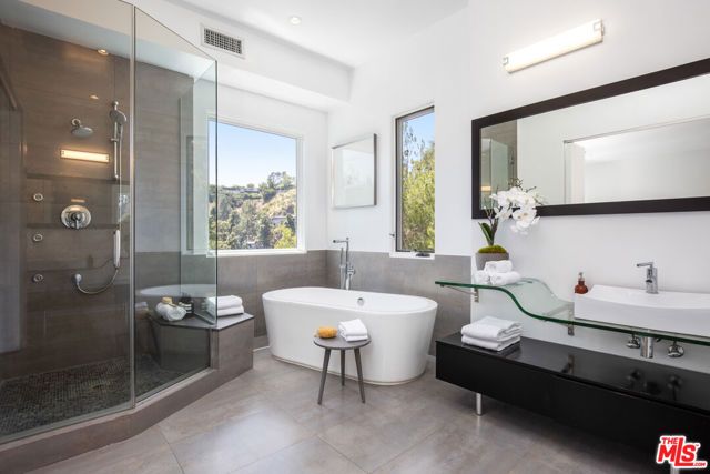 1642 Lindacrest Drive, Beverly Hills, CA 90210