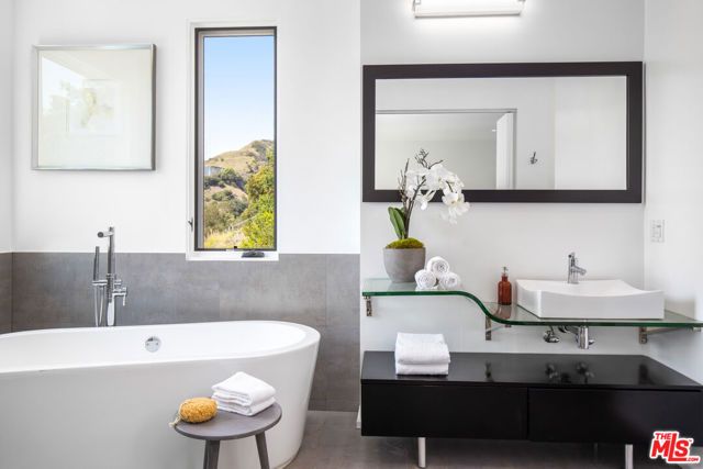 1642 Lindacrest Drive, Beverly Hills, CA 90210