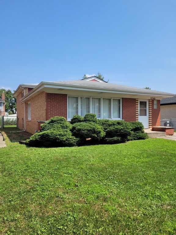 5748 W 89th Place, Oak Lawn, IL 60453