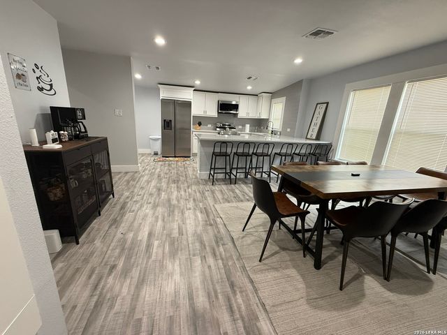 1607 N Pine Street, San Antonio, TX 78208