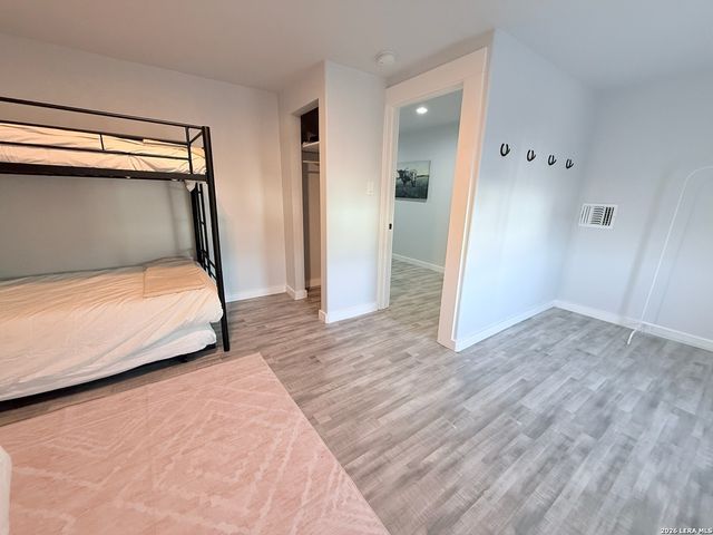 1607 N Pine Street, San Antonio, TX 78208