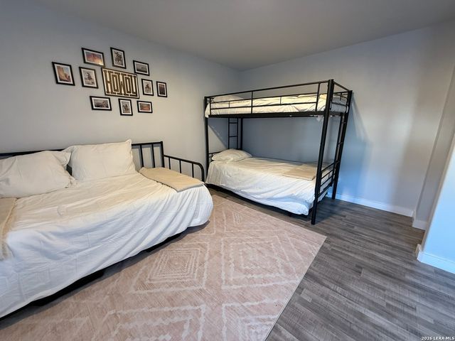 1607 N Pine Street, San Antonio, TX 78208