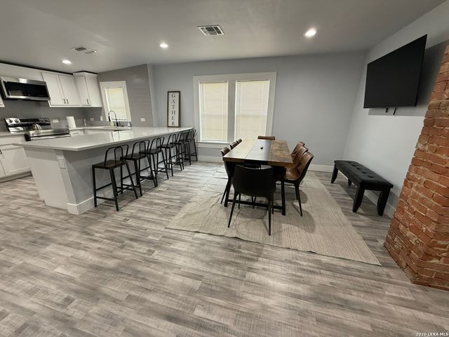 1607 N Pine Street, San Antonio, TX 78208