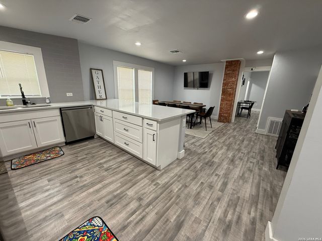 1607 N Pine Street, San Antonio, TX 78208