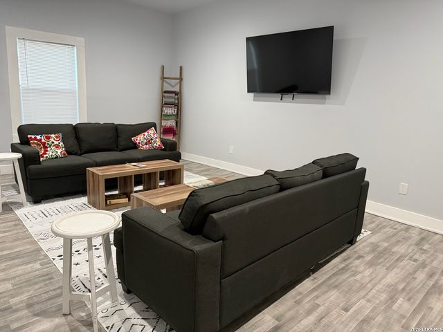 1607 N Pine Street, San Antonio, TX 78208