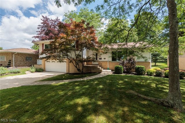 7601 Green Valley Drive, Parma, OH 44134