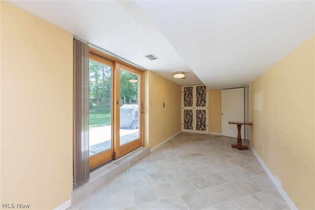7601 Green Valley Drive, Parma, OH 44134