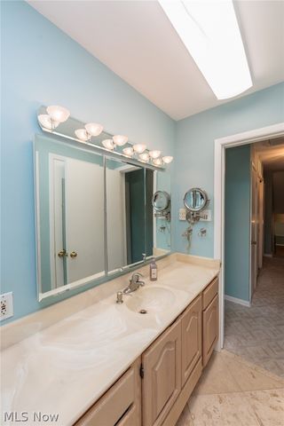 7601 Green Valley Drive, Parma, OH 44134
