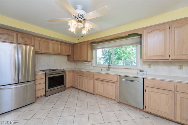 7601 Green Valley Drive, Parma, OH 44134