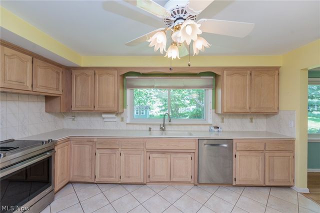 7601 Green Valley Drive, Parma, OH 44134