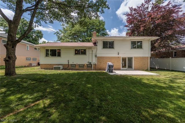 7601 Green Valley Drive, Parma, OH 44134