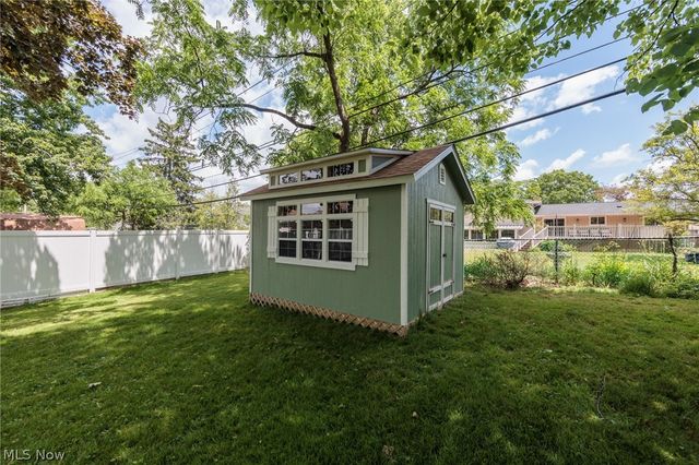 7601 Green Valley Drive, Parma, OH 44134
