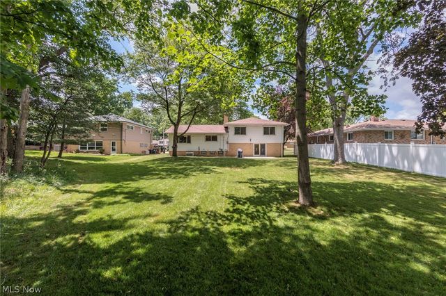 7601 Green Valley Drive, Parma, OH 44134