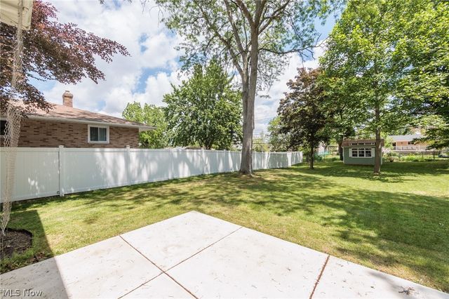 7601 Green Valley Drive, Parma, OH 44134