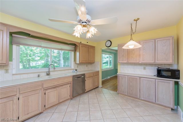 7601 Green Valley Drive, Parma, OH 44134