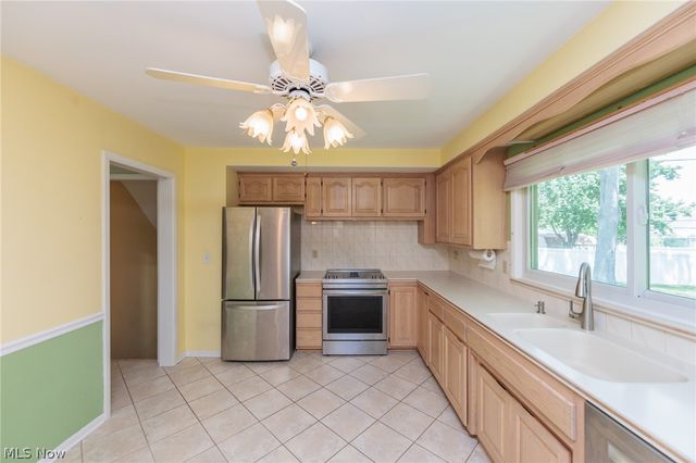 7601 Green Valley Drive, Parma, OH 44134