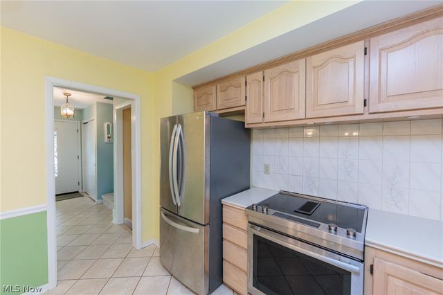 7601 Green Valley Drive, Parma, OH 44134