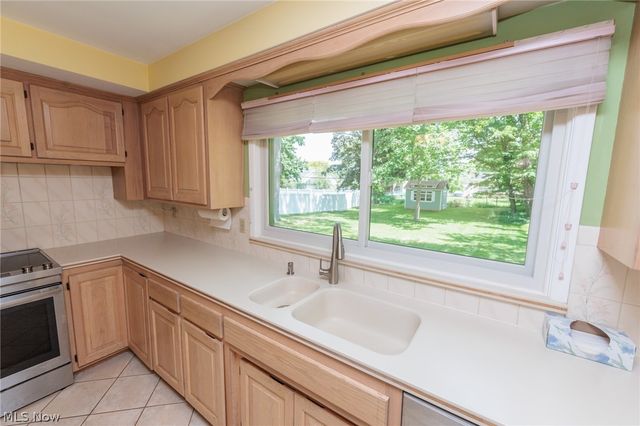 7601 Green Valley Drive, Parma, OH 44134