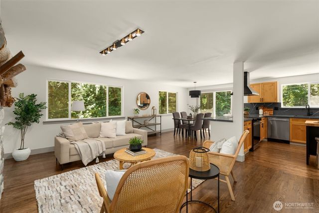 19035 SE 56th Street, Issaquah, WA 98027