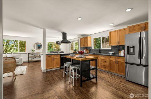 19035 SE 56th Street, Issaquah, WA 98027