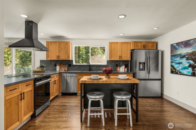 19035 SE 56th Street, Issaquah, WA 98027