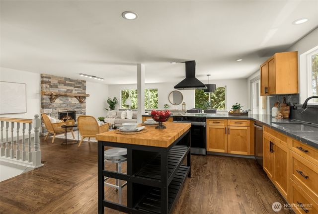 19035 SE 56th Street, Issaquah, WA 98027