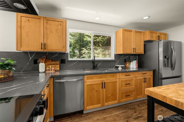 19035 SE 56th Street, Issaquah, WA 98027