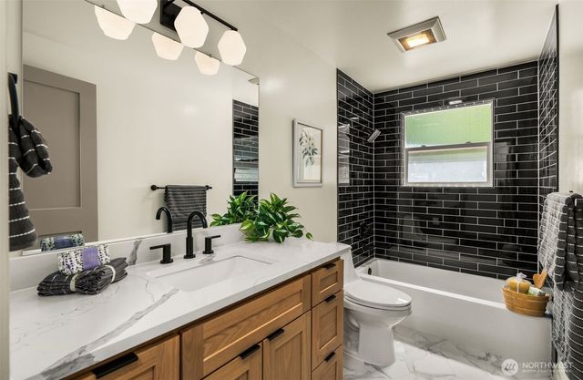 19035 SE 56th Street, Issaquah, WA 98027