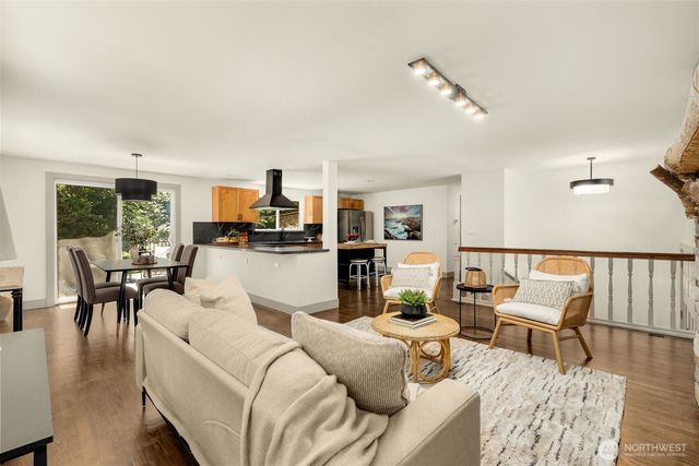 19035 SE 56th Street, Issaquah, WA 98027