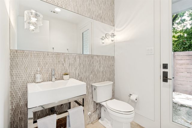 6421 Blanch Circle, Dallas, TX 75214