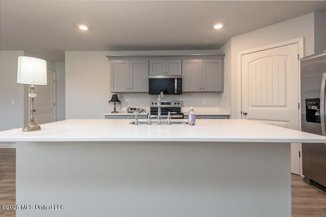66 Sealy Drive, Byhalia, MS 38611