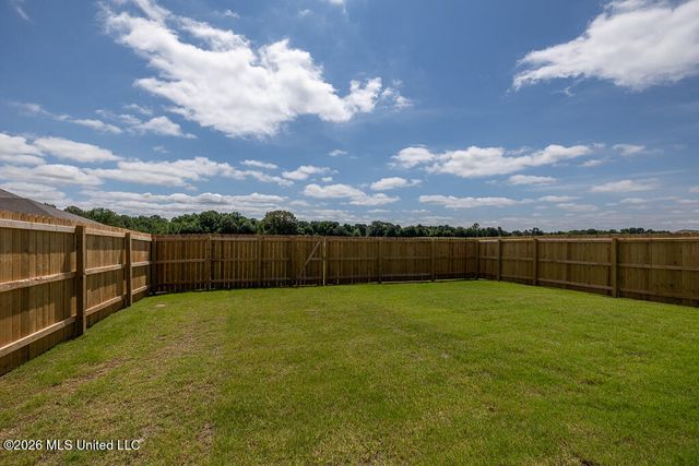 66 Sealy Drive, Byhalia, MS 38611