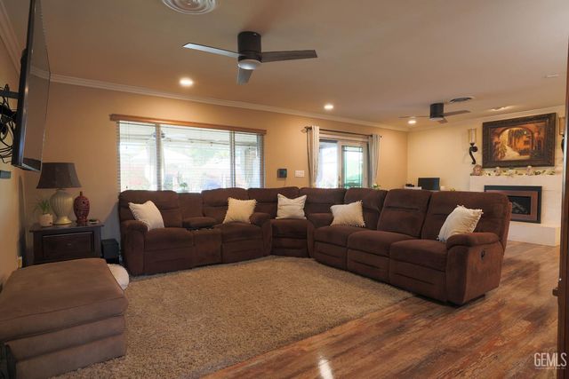 6512 Chewacan Drive, Bakersfield, CA 93309