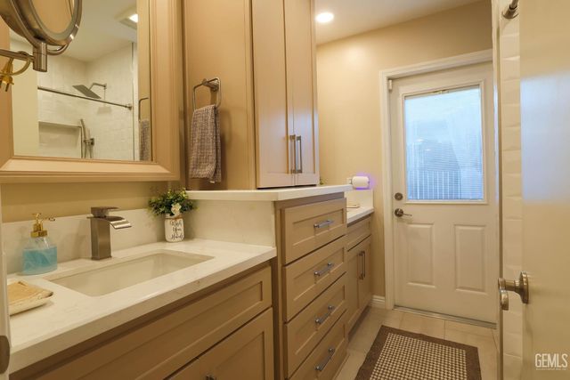 6512 Chewacan Drive, Bakersfield, CA 93309