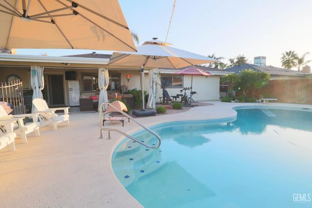 6512 Chewacan Drive, Bakersfield, CA 93309