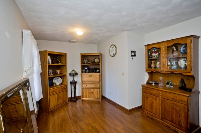 30 Dale St, Holyoke, MA 01040