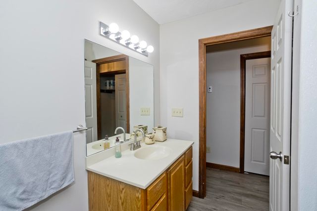 30 Dale St, Holyoke, MA 01040