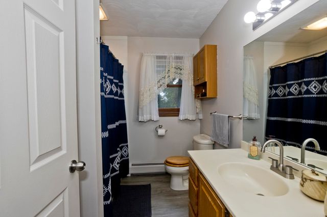 30 Dale St, Holyoke, MA 01040