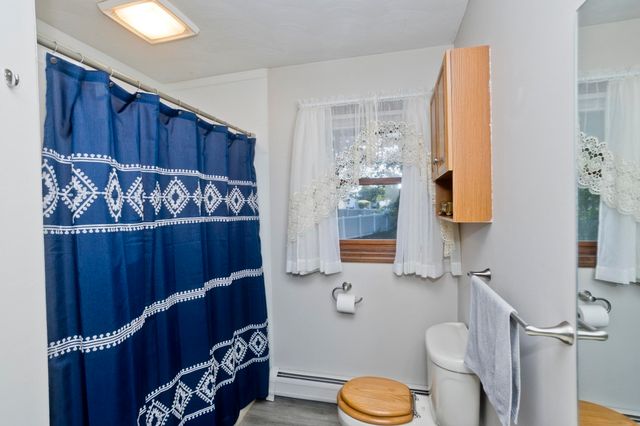 30 Dale St, Holyoke, MA 01040