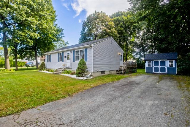 30 Dale St, Holyoke, MA 01040