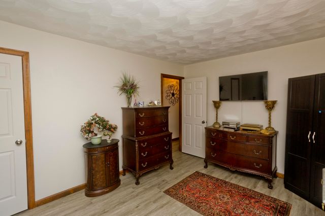 30 Dale St, Holyoke, MA 01040