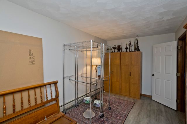 30 Dale St, Holyoke, MA 01040
