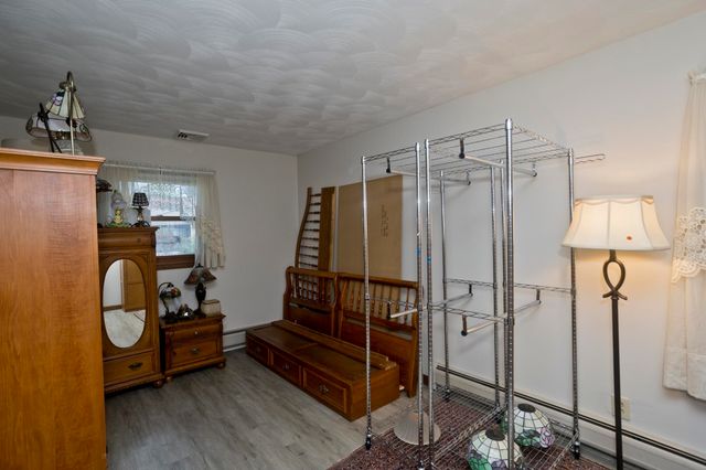 30 Dale St, Holyoke, MA 01040