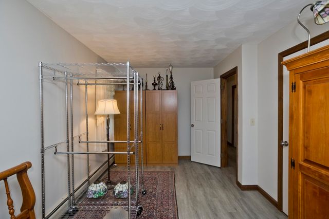 30 Dale St, Holyoke, MA 01040