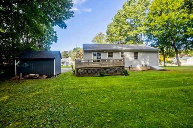 30 Dale St, Holyoke, MA 01040