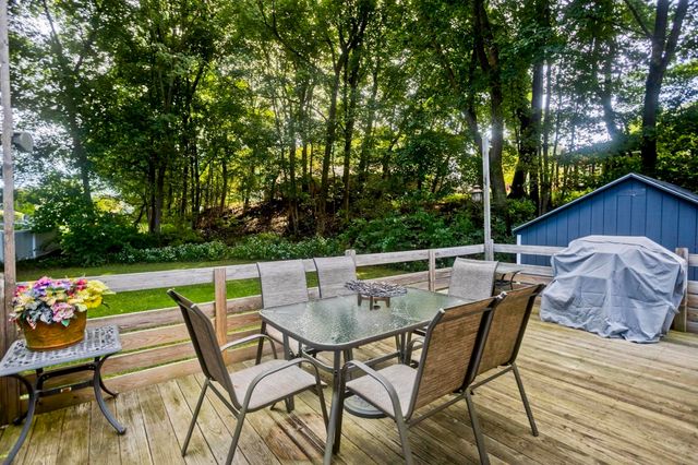 30 Dale St, Holyoke, MA 01040