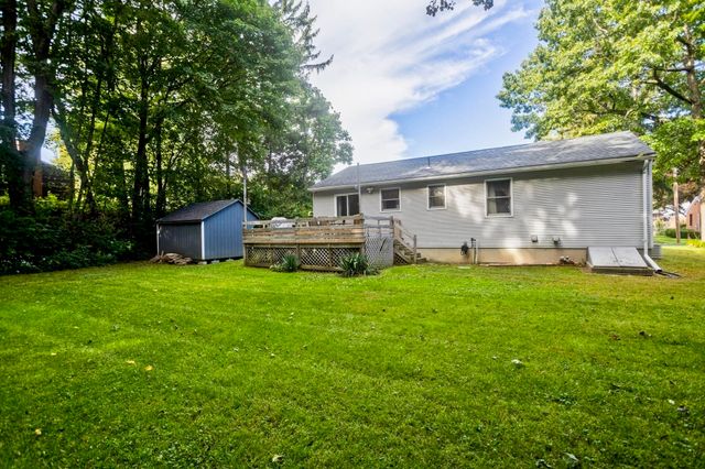 30 Dale St, Holyoke, MA 01040