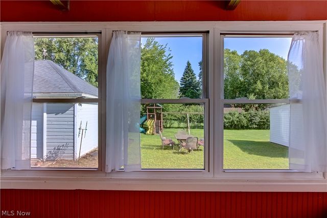 21870 Seabury Avenue, Fairview Park, OH 44126