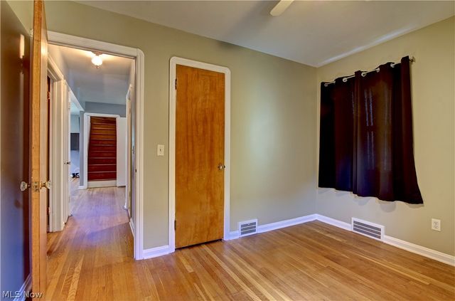 21870 Seabury Avenue, Fairview Park, OH 44126
