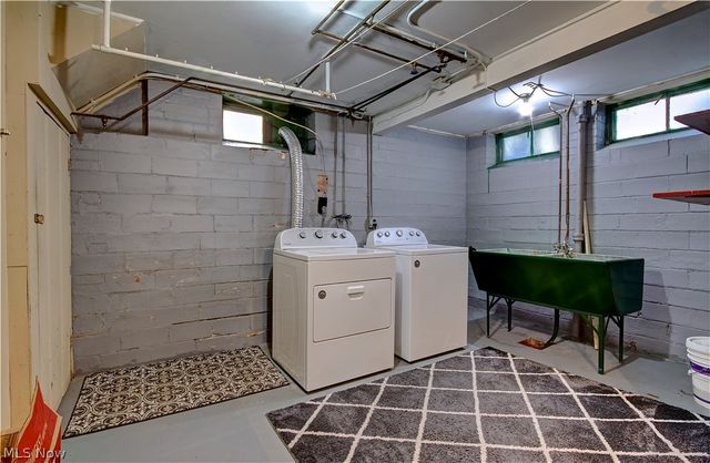 21870 Seabury Avenue, Fairview Park, OH 44126